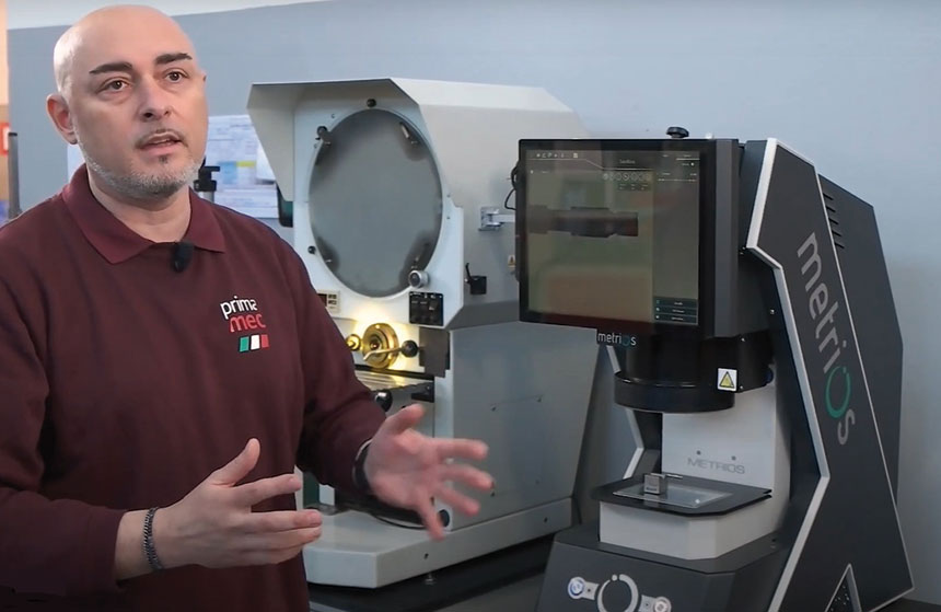Avec la machine de mesure optique Metrios, on peut préparer le programme et le partager par e-mail avec des collègues, puis effectuer les mesures de la pièce. Cela réduit le temps passé par les opérateurs pour les inspections de routine en production.
Source : Primamec