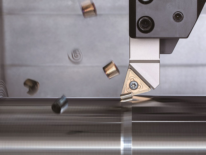 Pour le tournage des alliages d'aluminium et de cuivre, le constructeur propose des plaquettes négatives dotées d’un brise-copeaux 3D. Ces plaquettes, en carbure nonrevêtu, résolvent les problèmes toujours délicats de gestion des copeaux.