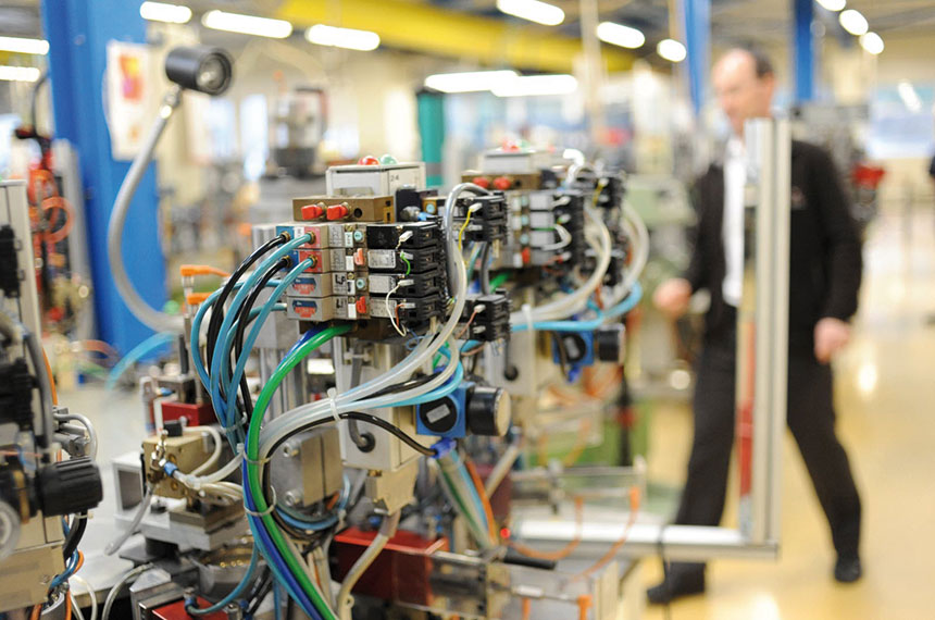 Cette entreprise conçoit des pièces de haute précision pour toute application nécessitant une miniaturisation extrême dans des domaines comme l’aéronautique, le spatial, la connectique, l’électronique, le médical, etc.