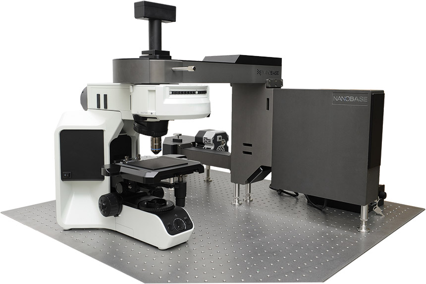 Le microscope XperRAM S de Nanobase permet de balayer 
de larges surfaces avec une grande vitesse grâce à sa technique laser 
avec un seul miroir Galvo. Source : Nanobase