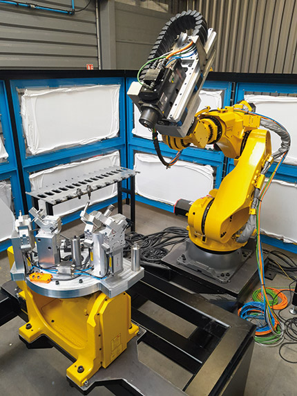 Ce système robotisé réalise l’usinage de pièces complexes avec un coût réduit de 30 %. Une alternative particulièrement compétitive pour les nouveaux marchés en expansion. Source : SAB Robotique