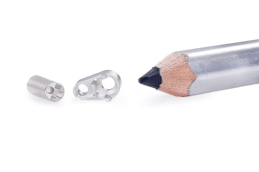 Pointe distale et coque d'endoscope électro-plaquées avec 10 microns de Cu et 40 microns de nickel. Source : BMF