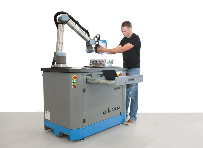 MTU Aero Engines utilise trois systèmes CobotCompact de Bruker Alicona pour assurer la mesure et l'évaluation automatiques des rayons, des chanfreins et des bords de rupture des composants des moteurs à turbine. Source : Bruker Alicona