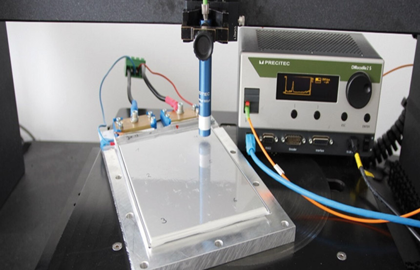 Facilement intégrable dans les systèmes de test de fin de ligne existants, ce système dispose d’apprentissages automatique et profond pour créer des modèles prédictifs. Il assure une analyse précoce et non destructive de la qualité des cellules. Source : Precitec Group