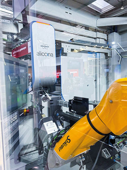 Nagel utilise la Robo-Cell "NaPrep" d’Alicona pour contrôler le brossage des chants en temps réel. Source : Alicona