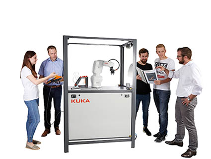 La solution ready2_educate assure l’initiation au monde de la robotique. Le pack débutant complet est destiné aux écoles, établissements d’enseignement supérieur et instituts de formation des entreprises. Source : Kuka