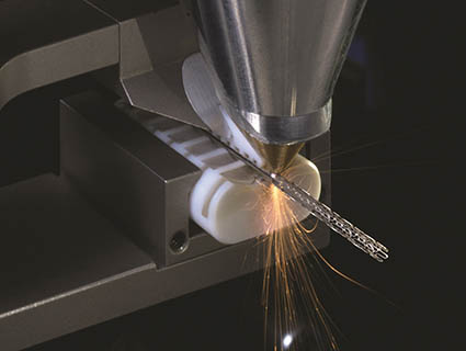 La solution StarCut Tube de Bystronic assure la découpe ultra-précise de stents à l'échelle micrométrique. Source : Bystronic