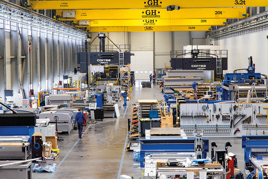 Entièrement intégré, Mécanuméric maîtrise l'ensemble des technologies nécessaires à la conception, à la fabrication, à l'installation, ainsi qu'à la maintenance de solutions complètes et individualisées d'usinage à commande numérique. Source : Mécanuméric