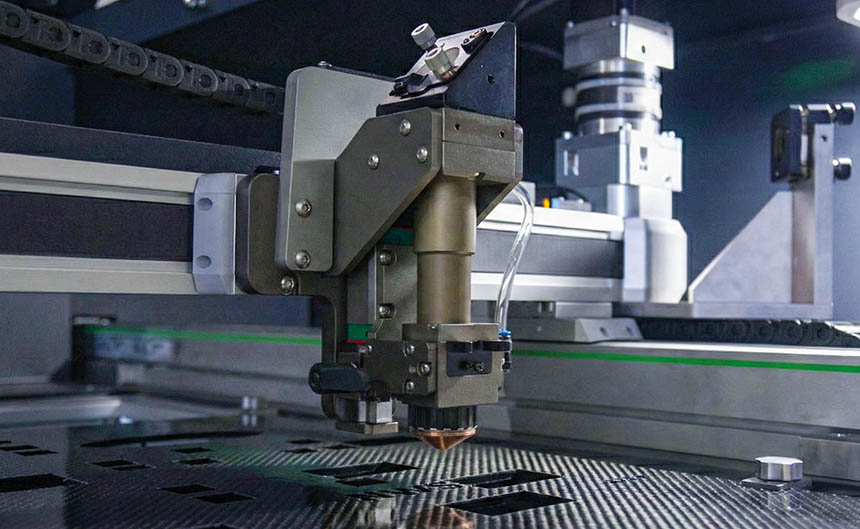 La machine laser CUT-X PRO assure la découpe de prepregs en répondant à ces exigences industrielles. Source : NWS Laser