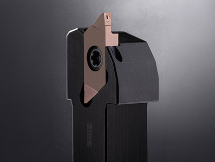 La nouvelle géométrie de brise-copeaux pour le système d'outils 274 a été conçue par Horn pour les opérations de tronçonnage et de gorges sur les tours à poupée mobile. Elle assure un contrôle ciblé des copeaux et garantit ainsi une grande sécurité du processus. Source : Horn