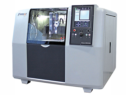 Cette machine peut découper en 3D pratiquement n'importe quel matériau, avec précision et à grande vitesse. Source : Finepart