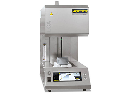 Le four de frittage LCA 04/13 LB assure une fabrication dans une atmosphère sans oxygène. La consommation d’argon est réduite grâce à la conception particulière du système et à l’utilisation de perles de frittage. Source : Nabertherm