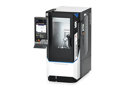 Le centre d’usinage 5 axes à moteurs linéaires et axes rotatifs Direct Drive 808S2 est adapté à l’usinage de pièces complexes de haute précision jusqu’à 120 mm. Source : Willemin-Macodel