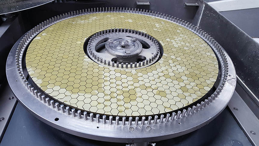 Exemple de micro rectification double-face avec des outils diamants et CBN. Source : Diprotex