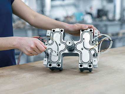 Les configurateurs et assistants intelligents de Meusburger réduisent les phases de travail manuel, minimisent les sources d'erreurs et accompagnent les concepteurs tout au long du processus de développement. Source : Meusburger