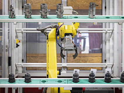 Diamac accompagne de A à Z ses clients dans leurs projets grâce à des activités soutenues de recherche et développement et à l’exploitation de solutions de fabrication les plus avancées. Ses outils de haute technicité couvrent toutes les activités nécessitant une grande précision. Source : Diamac
